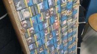 Българин се опита да качи 116 стека цигари и 20 л. ракия в самолет