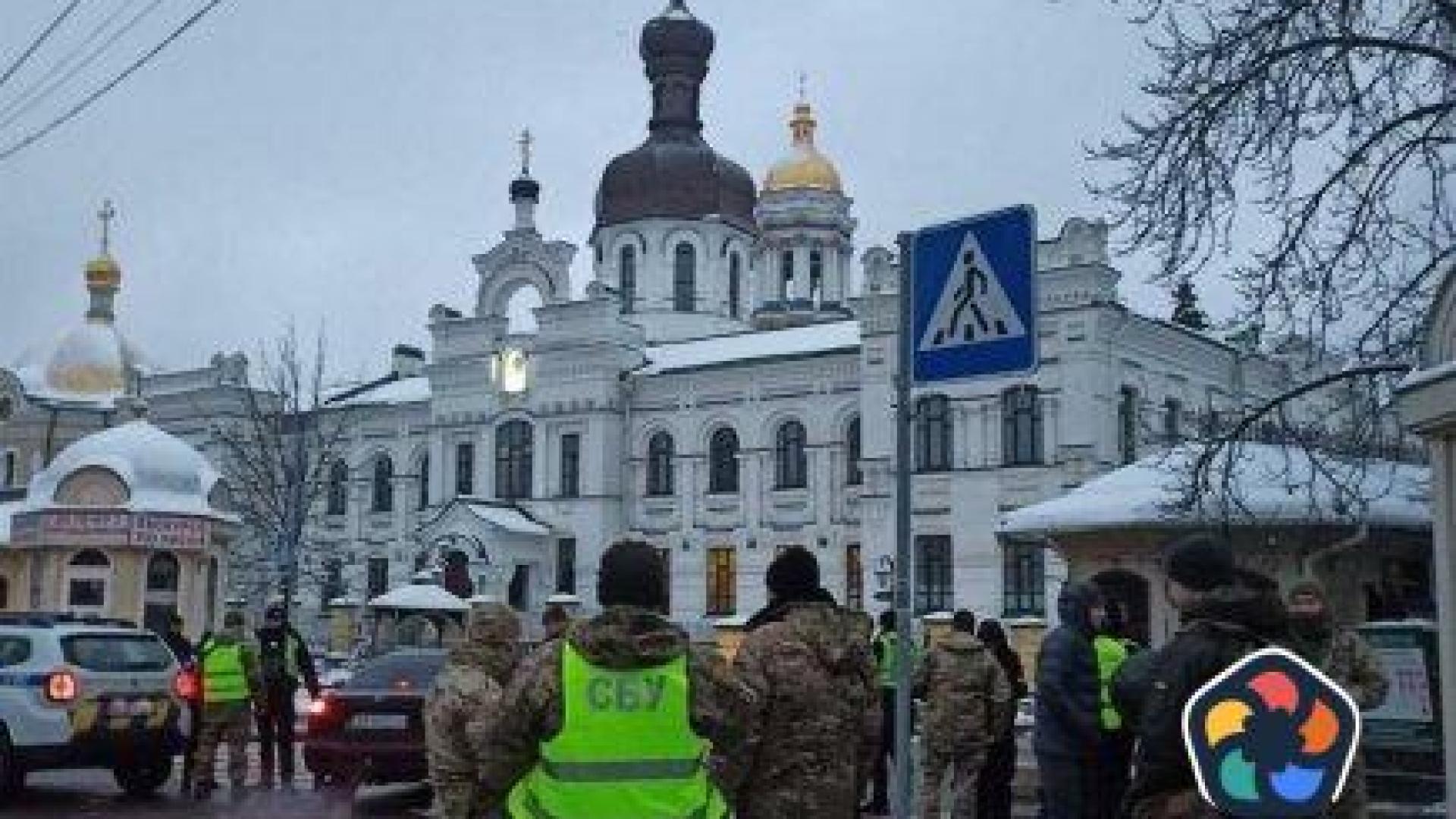 Политико: Украйна прави две крачки напред и една назад в борбата с корупцията