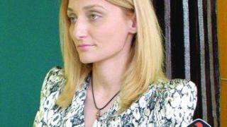 Чичо, от два дни не сме яли, мама и тате не излизат от хазартната зала