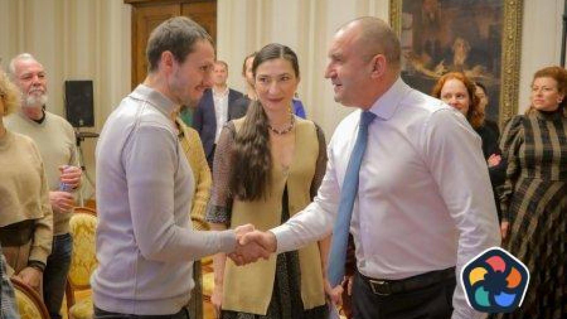 Президентът се срещна с актьорите от Народния театър заради скандалите