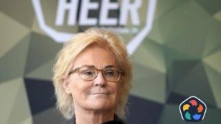 След множество критики германската министърка на отбраната подаде оставка