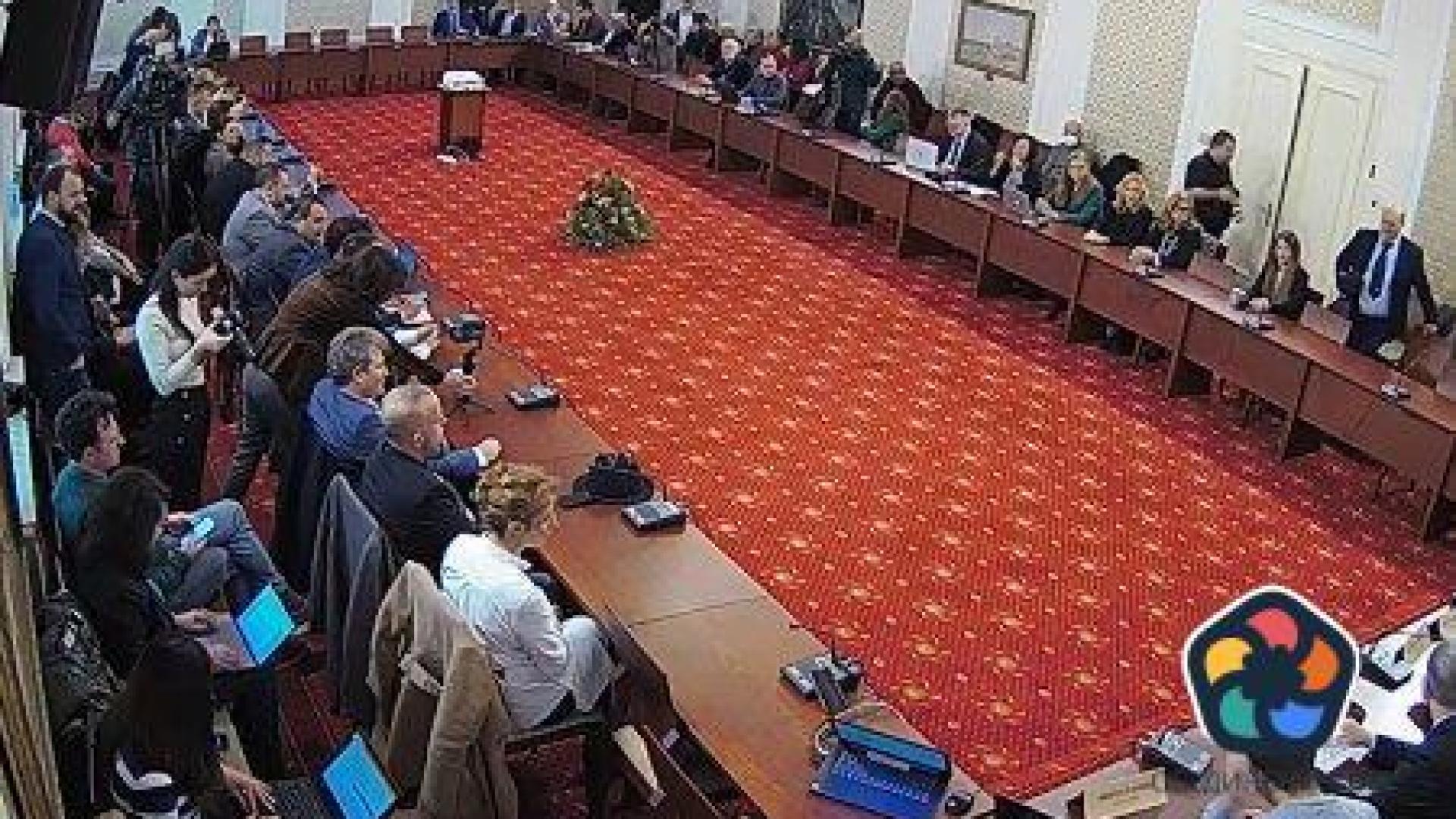 Кръгла маса обсъжда влиянието на дезинформацията при геополитически кризи (на живо)
