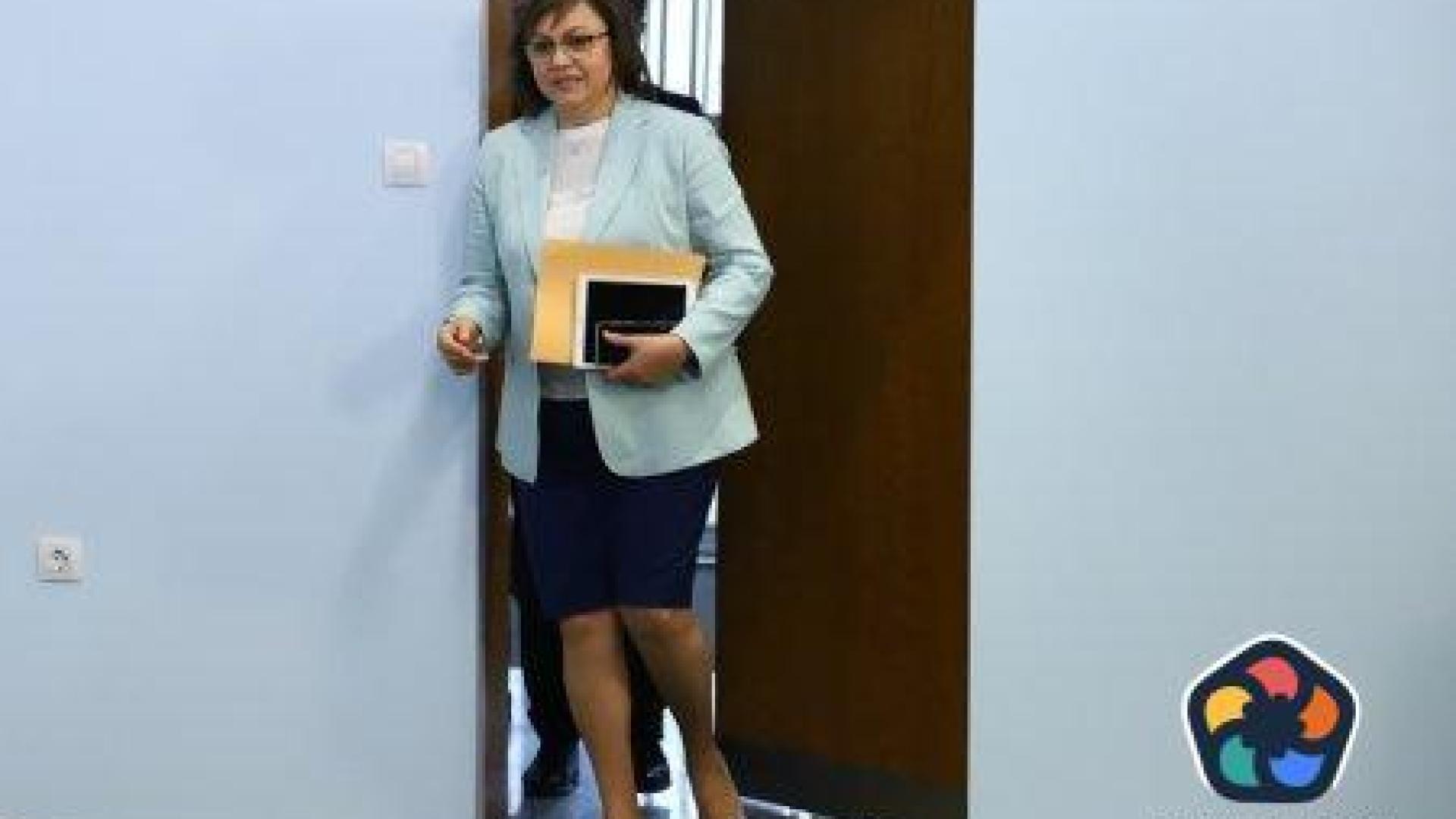 Нинова не казва докога ще държи третия мандат