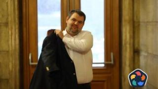 Пеевски пак води две листи на ДПС