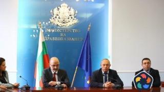 Служебната власт се надява да не й спъват процедурата за наем на хеликоптери
