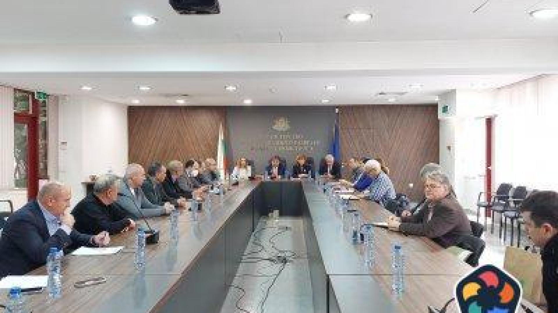 Шишков чака предложения от бизнеса за решаване на казуса с незаконните строежи