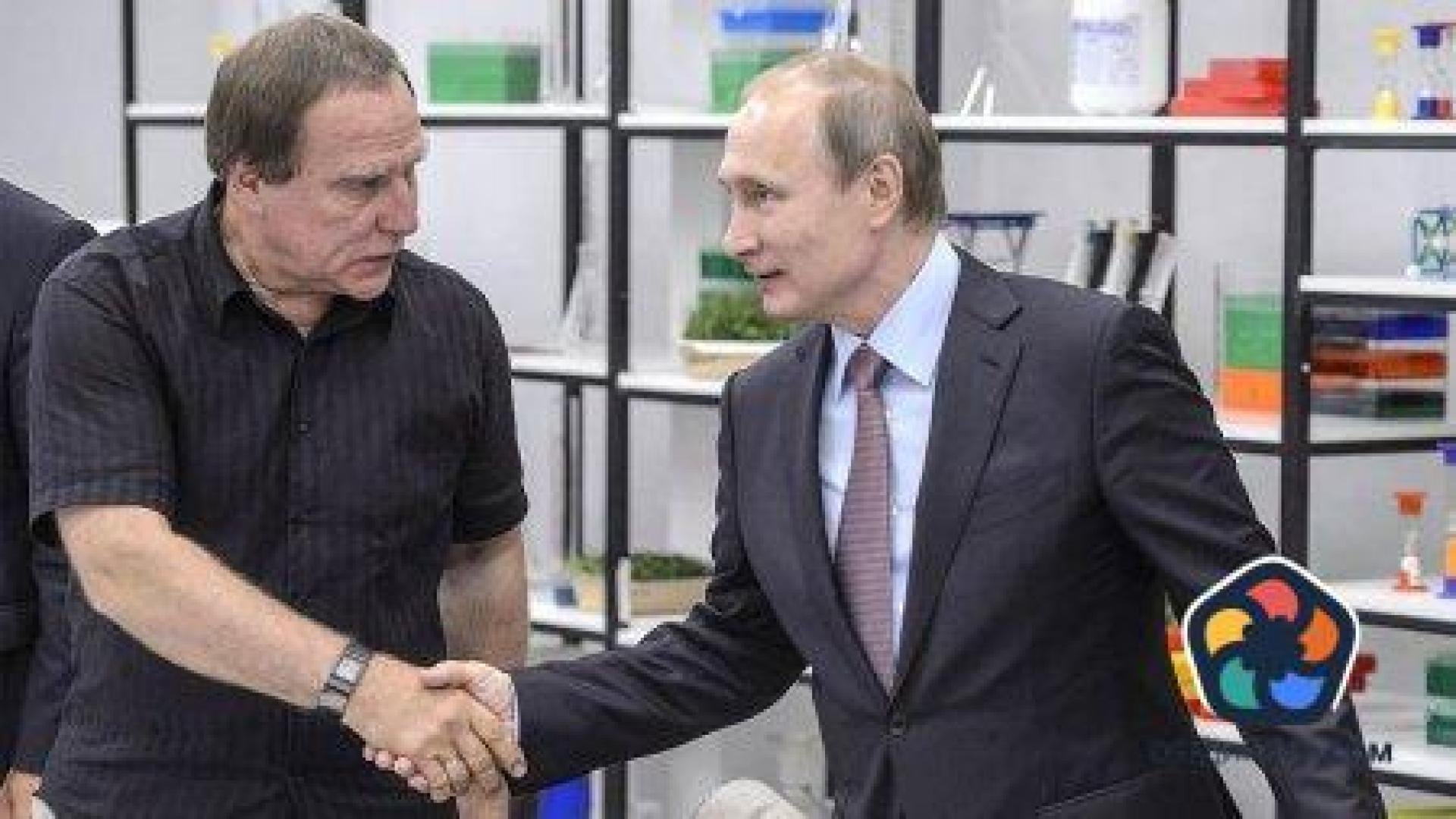 Швейцарски прокурори обвиниха местната "Газпромбанк", че крие милиони на Путин