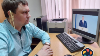 Руски политик отива на съд, защото е гледал реч на Путин със спагети по ушите (Видео)