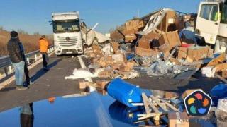 Катастрофа между два тира блокира движението на магистрала "Марица"