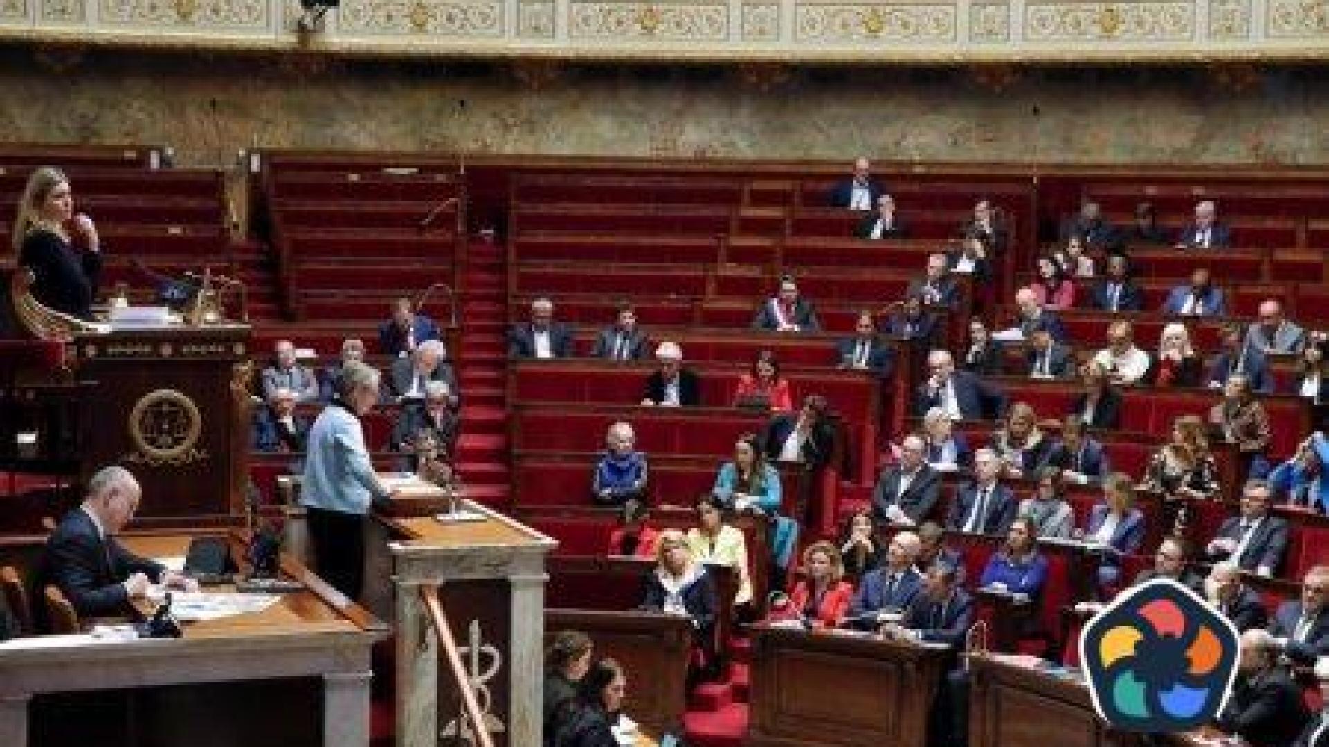 Френското правителство оцеля и при вота на недоверие