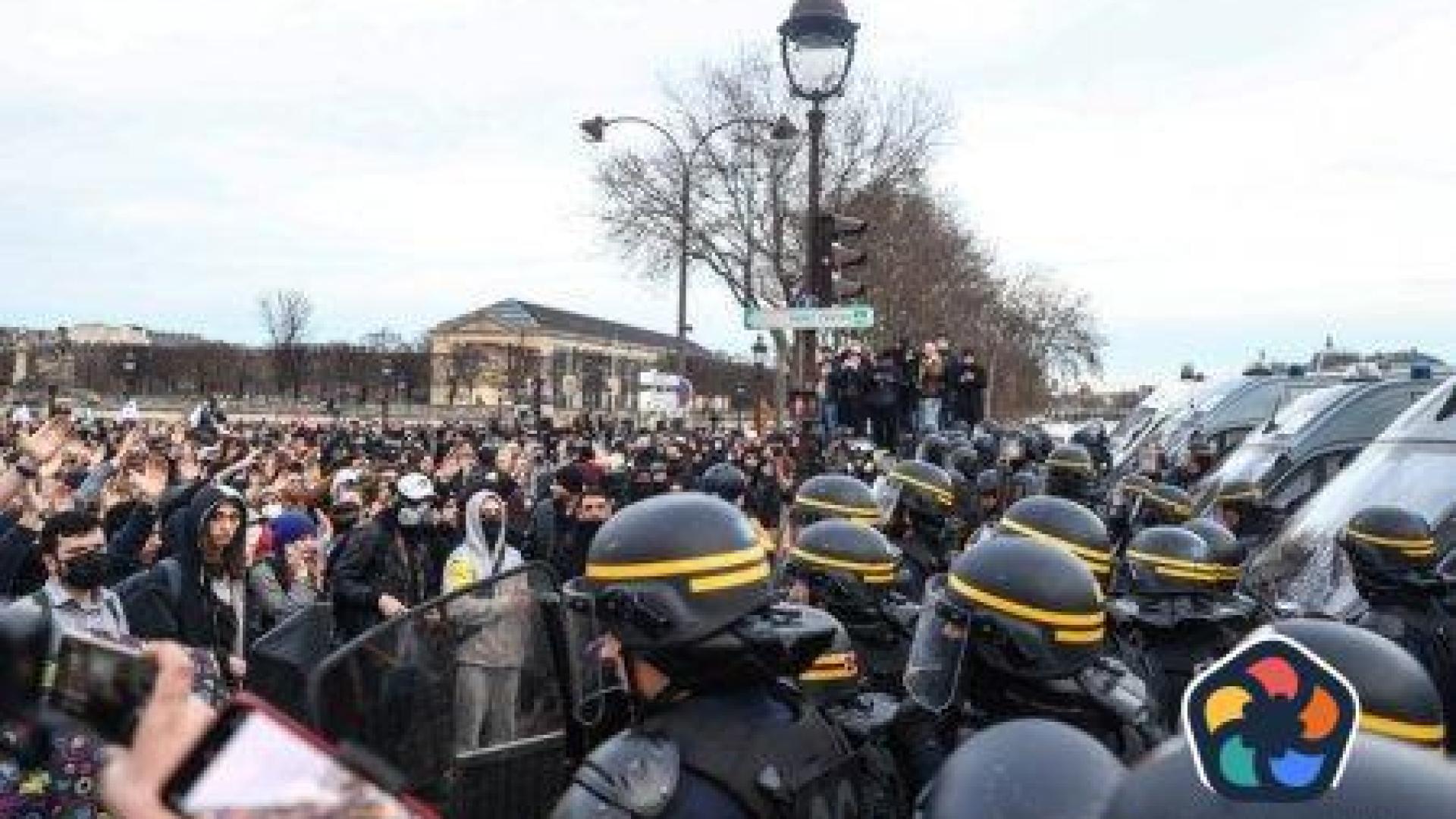 Задържаните на протестите срещу пенсионната реформа във Франция са 457