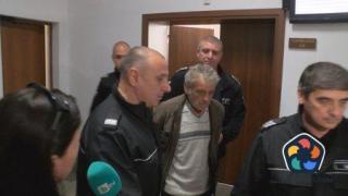 Пазачът на кучетата, разкъсали млада жена в Долна Оряховица, остава в ареста