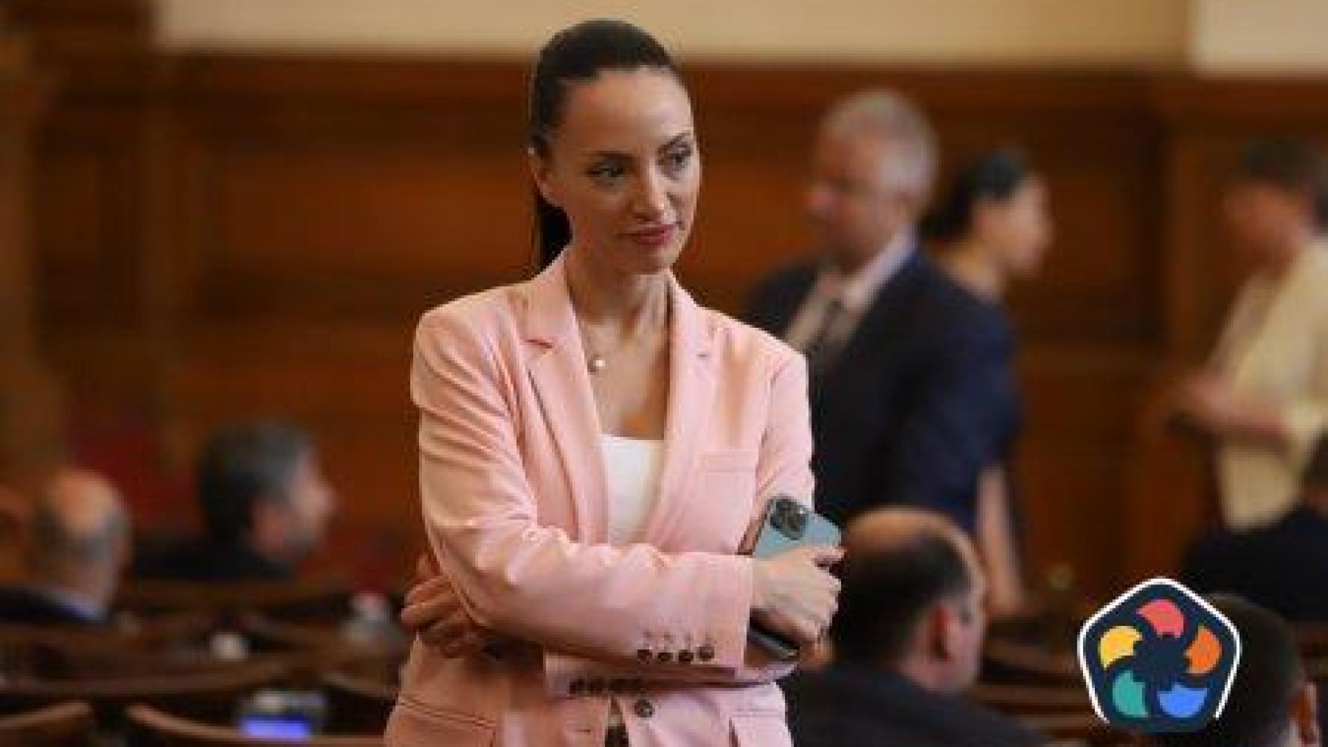Славена Точева от ГЕРБ се къпе в народна любов с 10 155 преференции