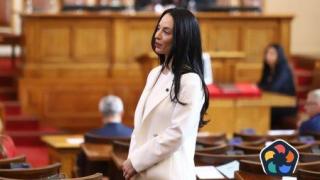 Полицията разследва преференциите на Славена Точева