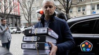 "Възраждане" внесе в парламента 590 хил. подписа срещу еврото