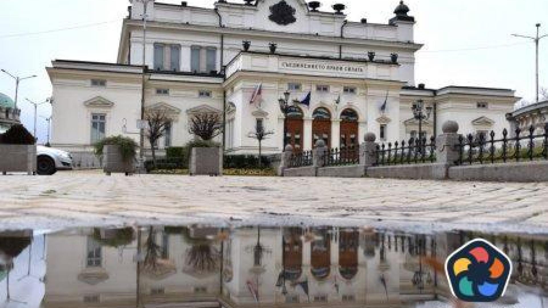 Първата политическа максима да е "какво", а не "с кого"