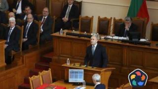 49-ото НС започна с разделителни линии, но и призиви за смирение