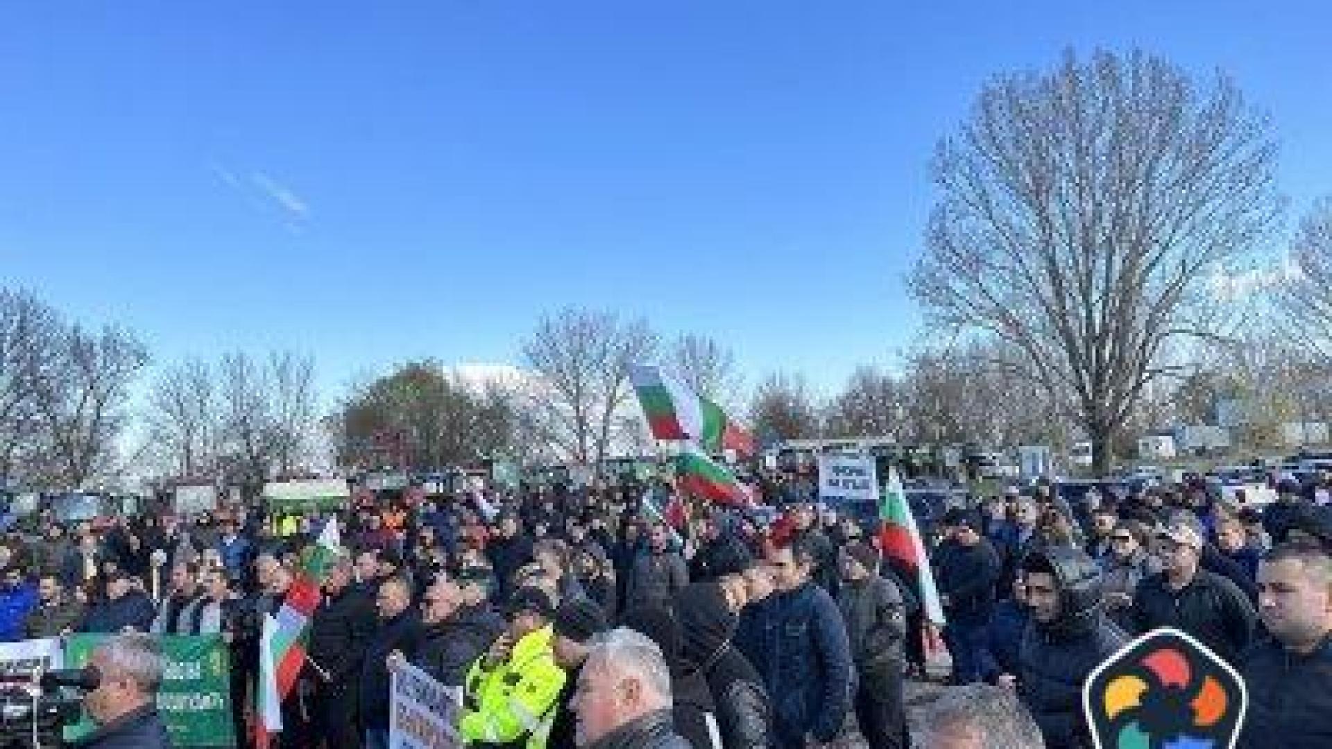 Явор Гечев предрече загуби за милиарди, ако огромните количества скъпо зърно не се продадат сега