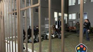 Линейка с нелегални мигранти се озова пред полицейски участък