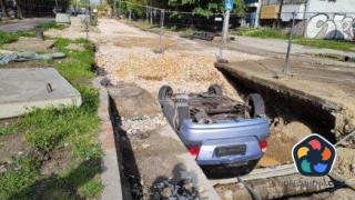 Пиян шофьор падна в изкоп, бягайки от полицията