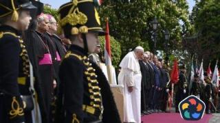 Папа Франциск пристигна на тридневно посещение в Унгария
