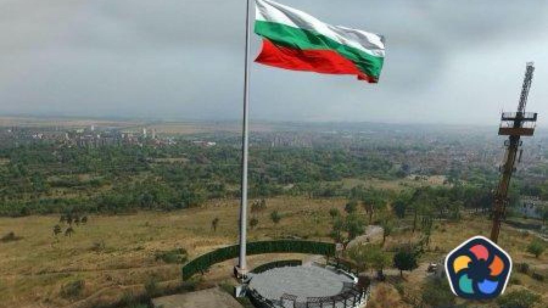 Строителният контрол проверява патриотичен 55-метров пилон в Ямбол