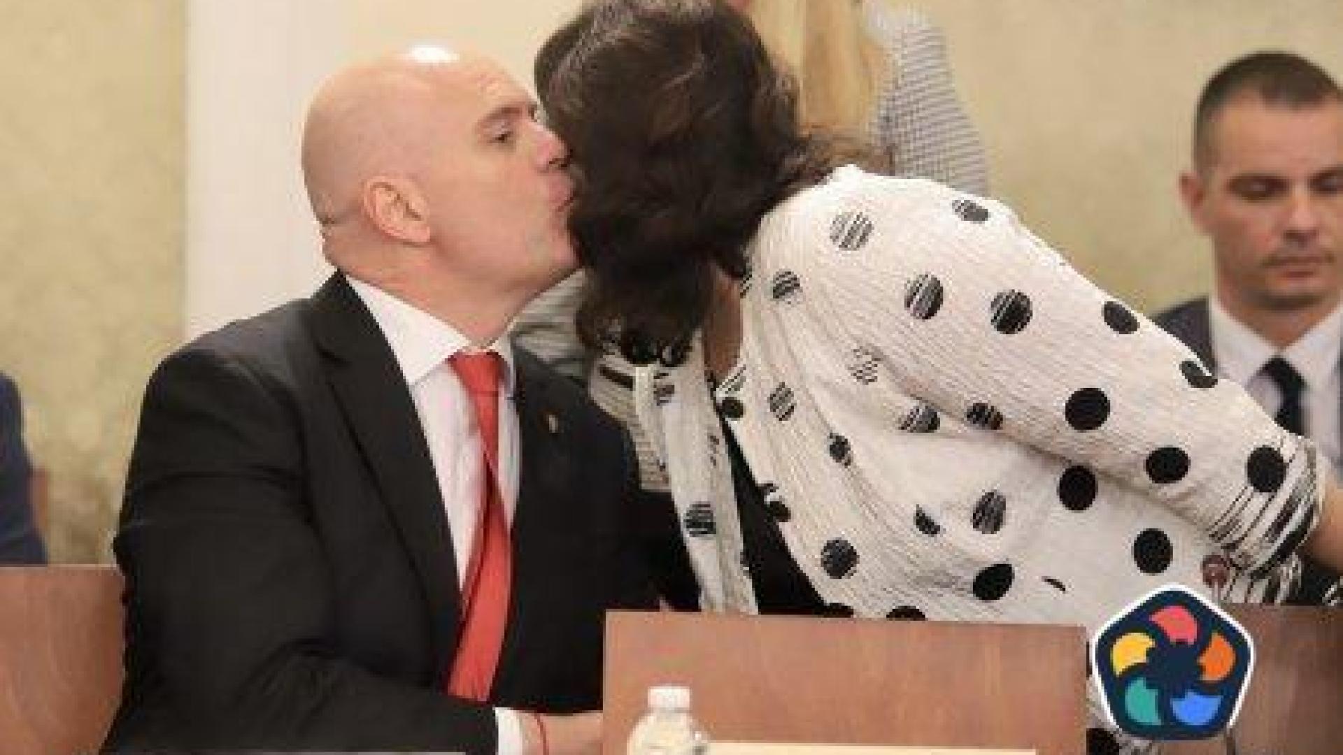 Парламентът форсира приемането на механизъм за разследване на главния прокурор