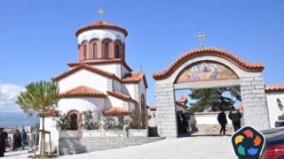 Парапланерист падна върху покрива на храм в Пловдив