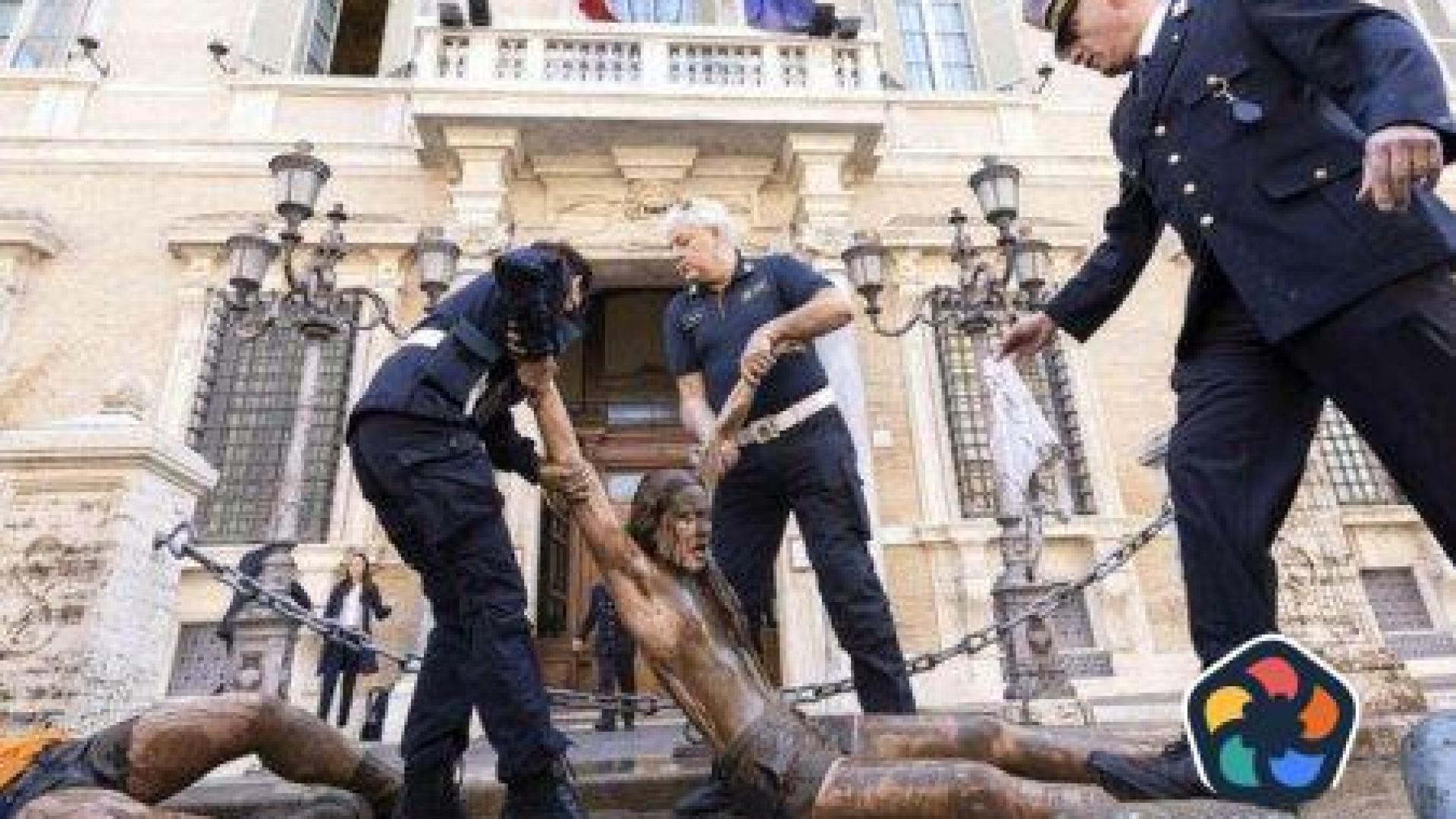 Топлес активистки от "Последно поколение" се заляха с кал пред сградата на италианския сенат