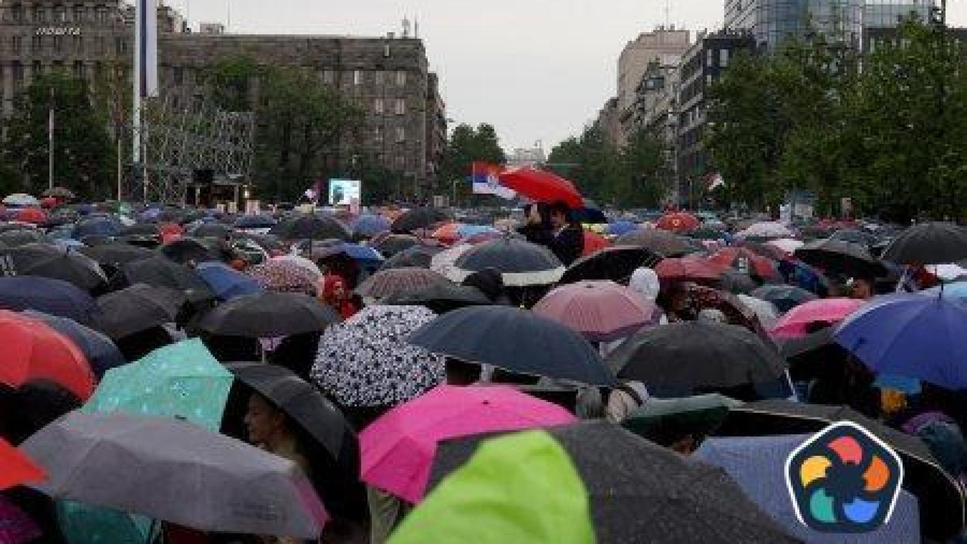 Десетки хиляди протестираха в Сърбия и поискаха Вучич да подаде оставка