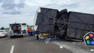 Автобус се преобърна край Бургас, има ранени, но без опасност за живота