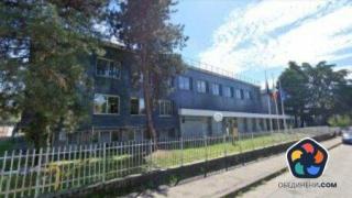 Ученик намушка учителка в град близо до Милано