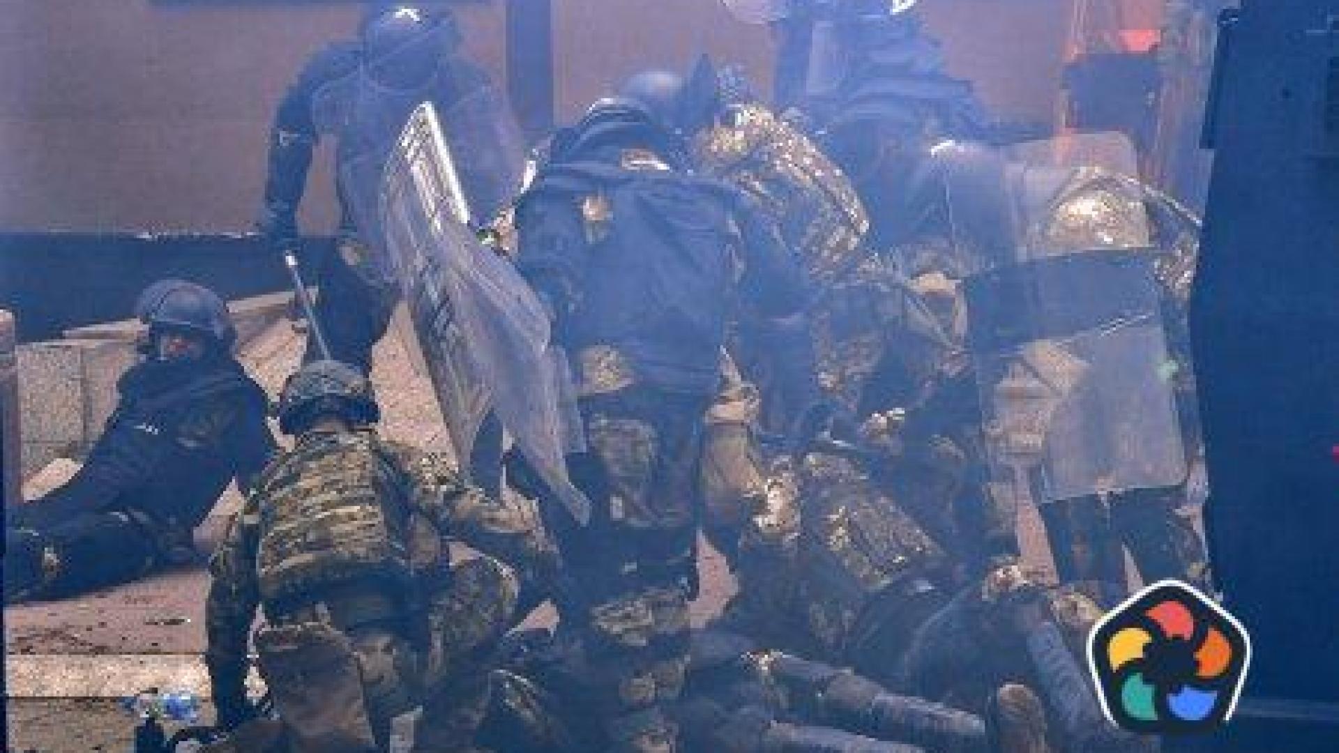 Десетки ранени при сблъсъци между протестиращите сърби и силите на НАТО в Косово