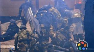 Десетки ранени при сблъсъци между протестиращите сърби и силите на НАТО в Косово