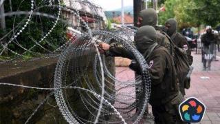 НАТО праща още 700 военни в Косово. Руски символи след ексцесиите