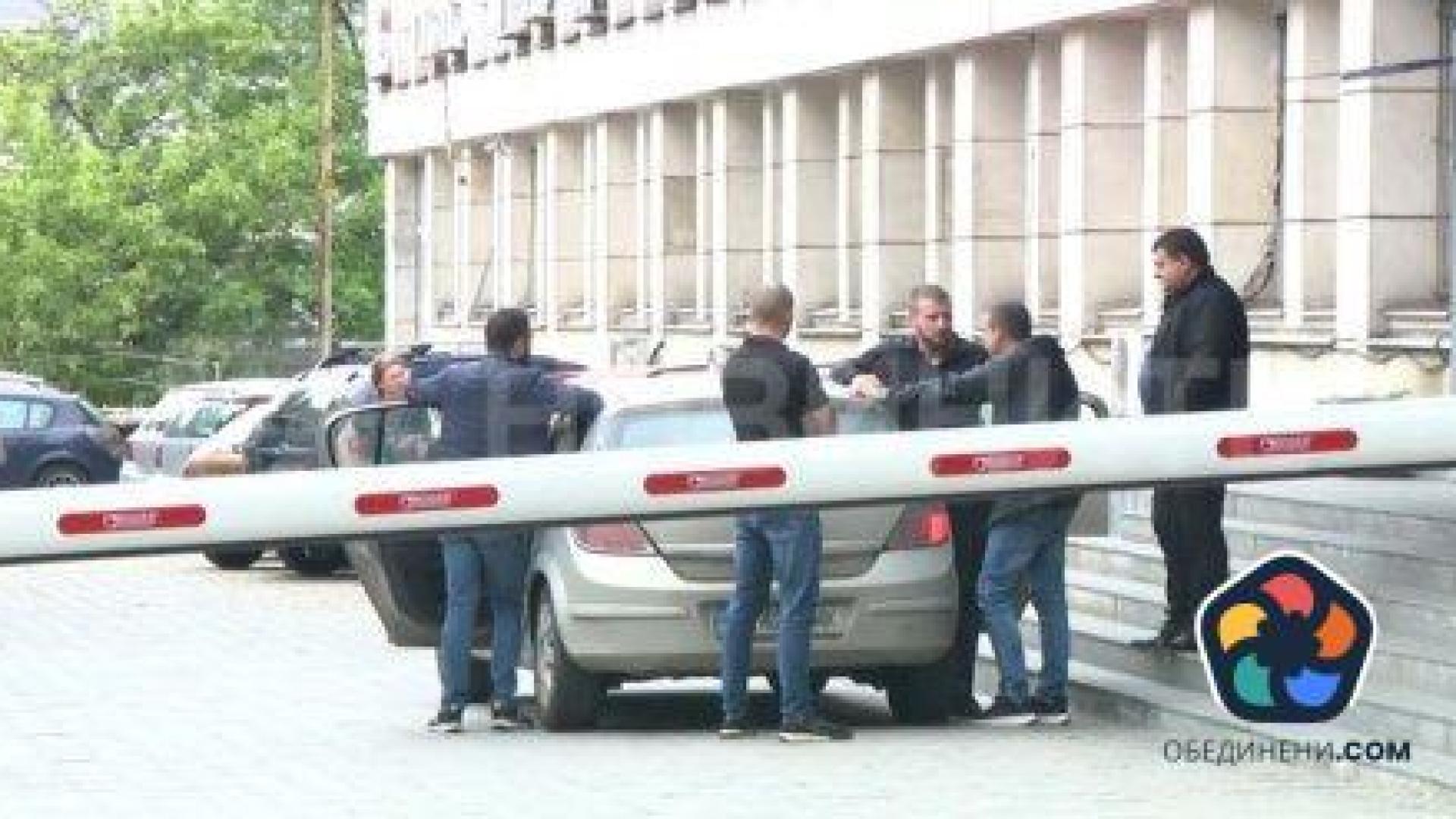 Участник в сагата "Осемте джуджета" бе арестуван преди да даде пресконференция