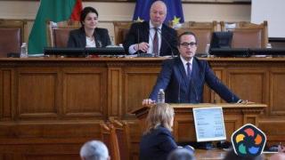 След плюнките в парламента: Това е най-малкото, което може да им се случи