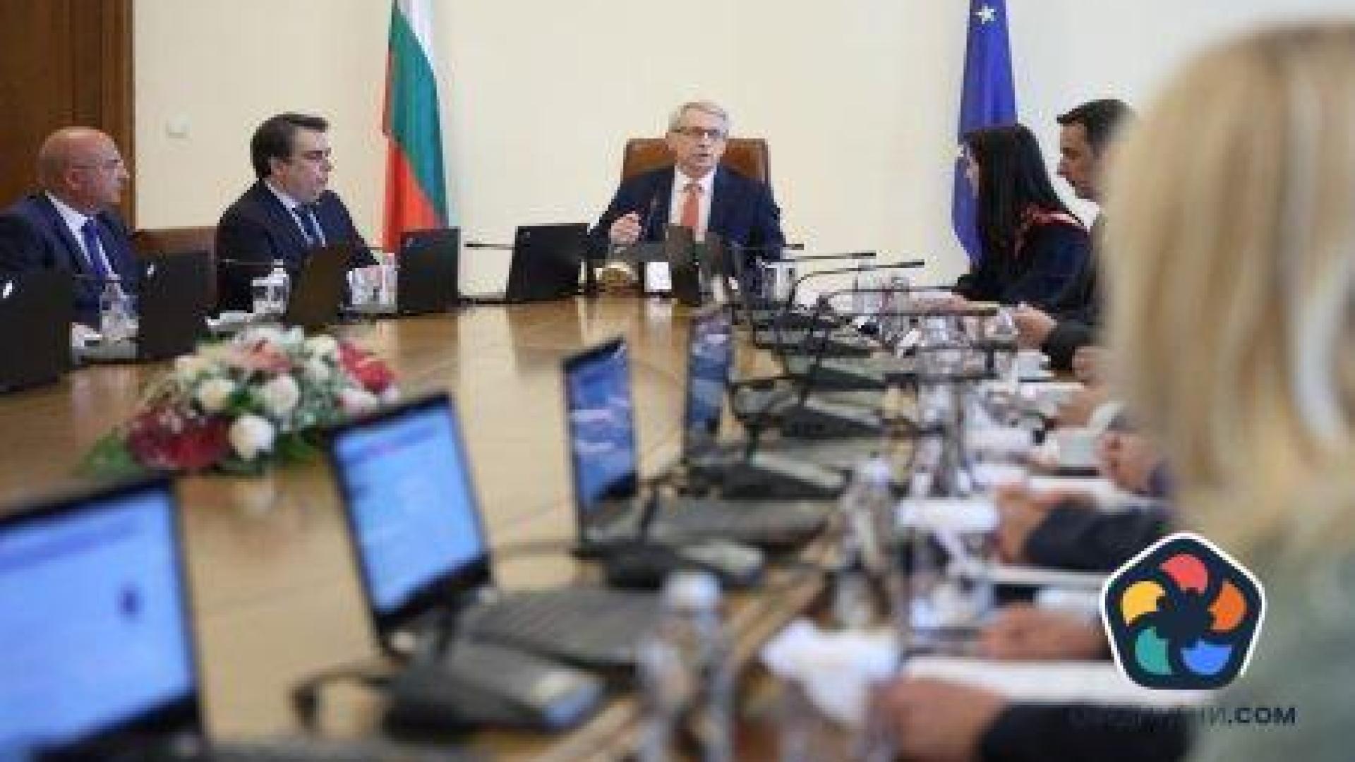 Премиерът изиска министрите да проверят за раздути разходи, направени от служебната власт