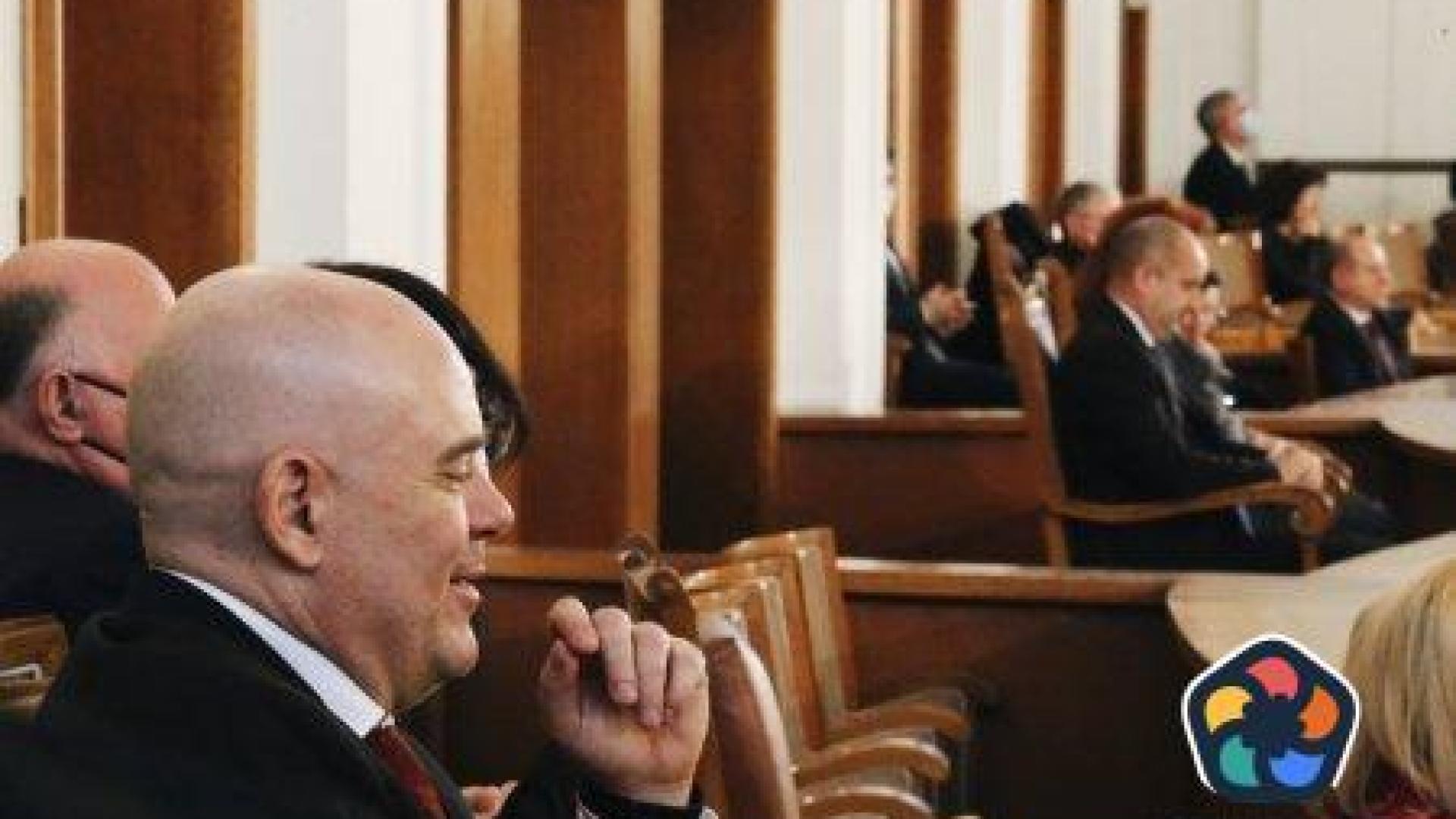 Александър Маринов: Президентът може да забави указа за освобождаването на Гешев