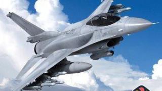 Украйна ще обучи "няколко десетки" пилоти да управляват F-16