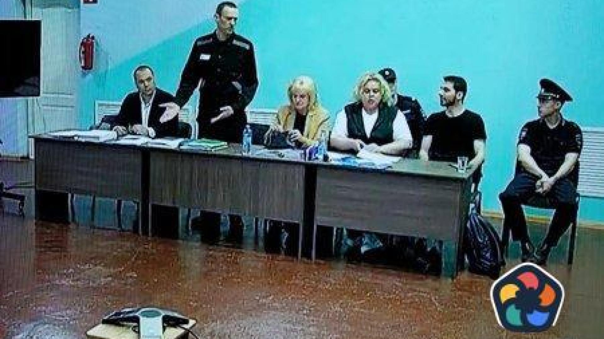 Навални се изправи пред съда по обвинения в екстремизъм