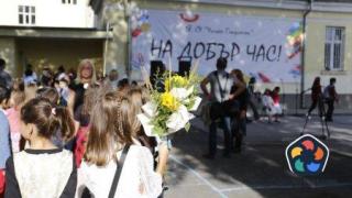 Започна приемът на заявления за еднократната помощ от 300 лв. за ученици