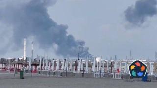 Пожар след експлозия в най-голямата румънска петролна рафинерия