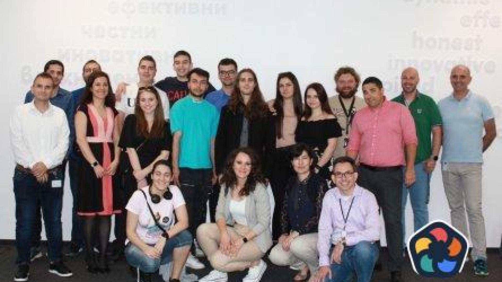 17 студенти завършиха Техническата академия на "Виваком"