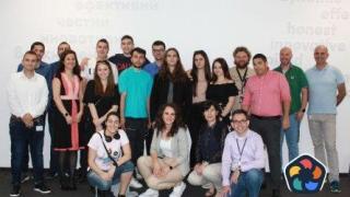 17 студенти завършиха Техническата академия на "Виваком"