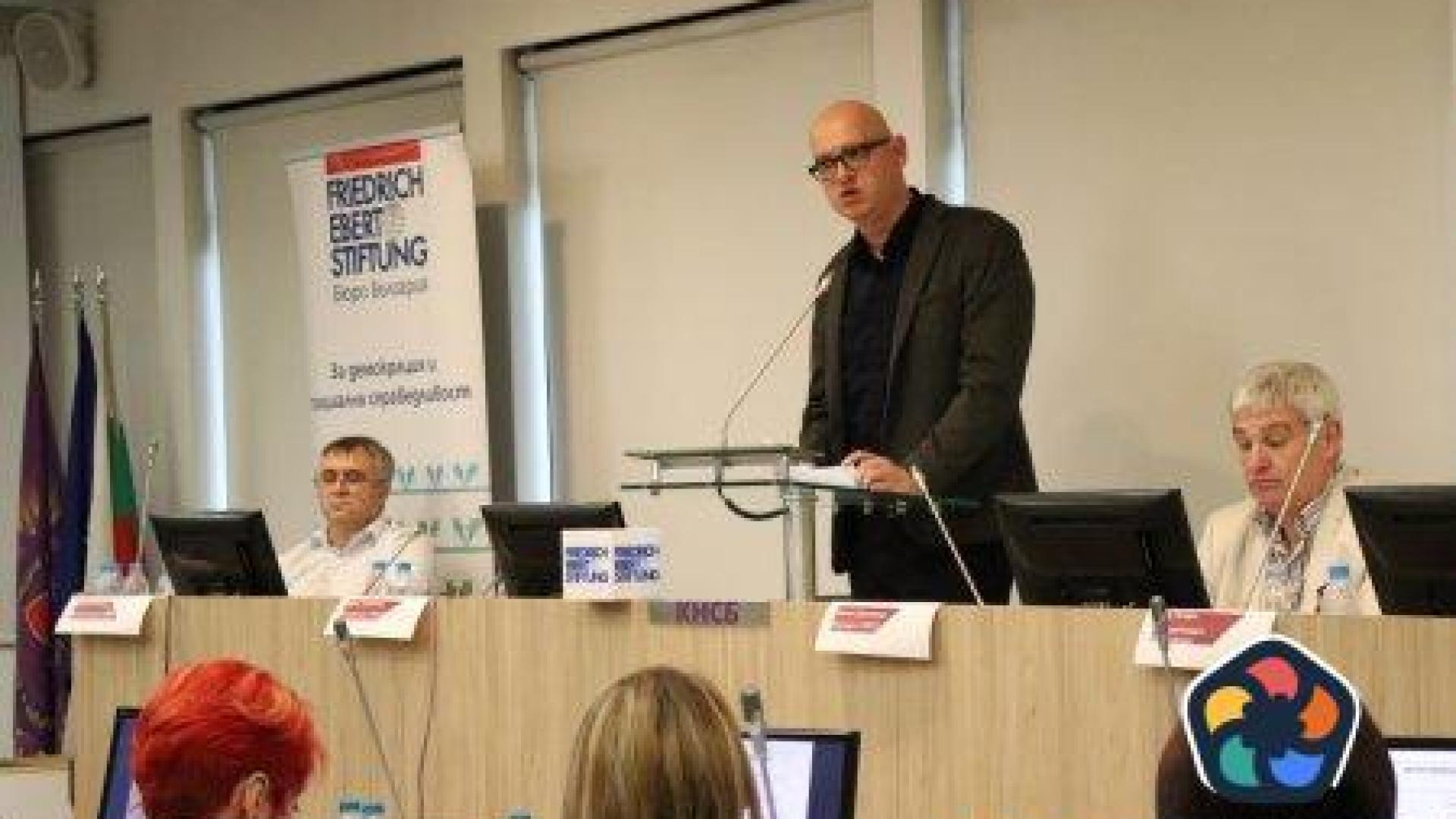 КНСБ предлага "право на изключване”: Без обаждания по работа в извънработно време