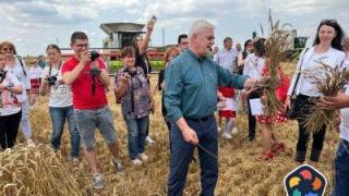 Агроминистърът обяви старт на жътвата. Очаква се над 6 млн. тона пшеница