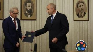 Рейтингът на Радев спада след като се обяви против съставяне на кабинет