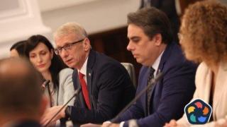 Асен Василев: Догодина бизнесът ще плаща само първите два дни от болничния