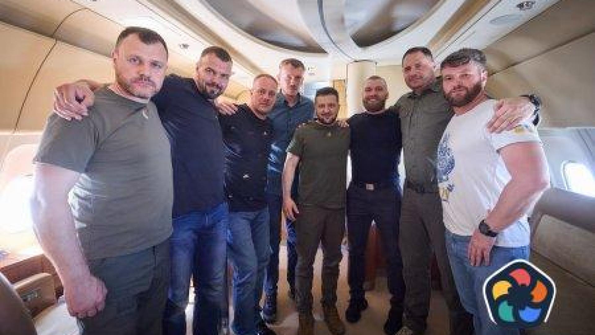 След 500 дни война Зеленски посети Змийския остров и прибра командири на "Азов" от Турция